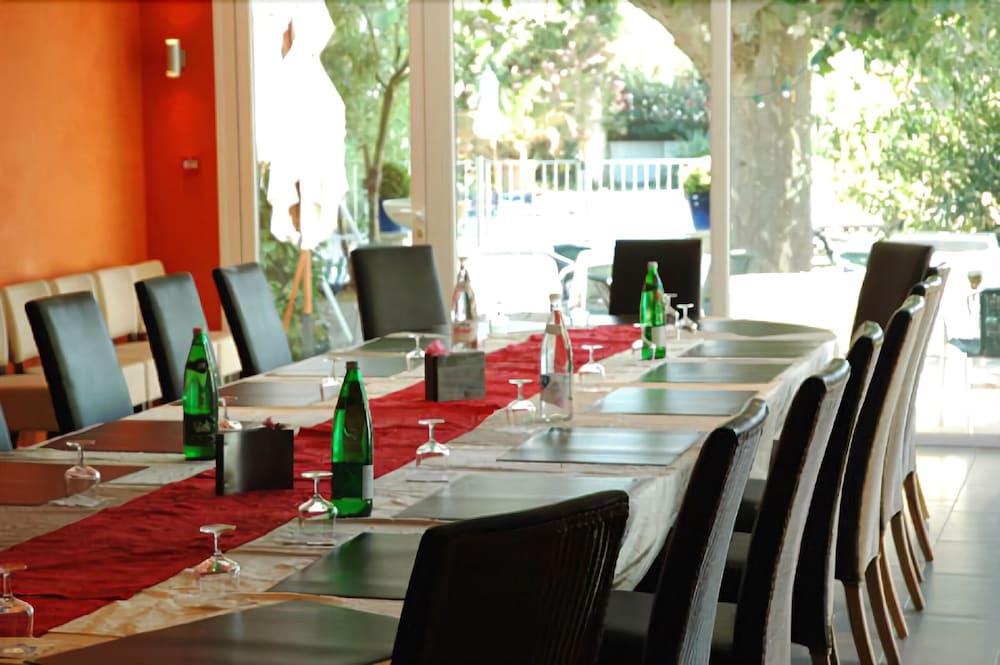 Logis Le Printemps Hotel Restaurant - มงเตลิมาร์ ภายนอก รูปภาพ